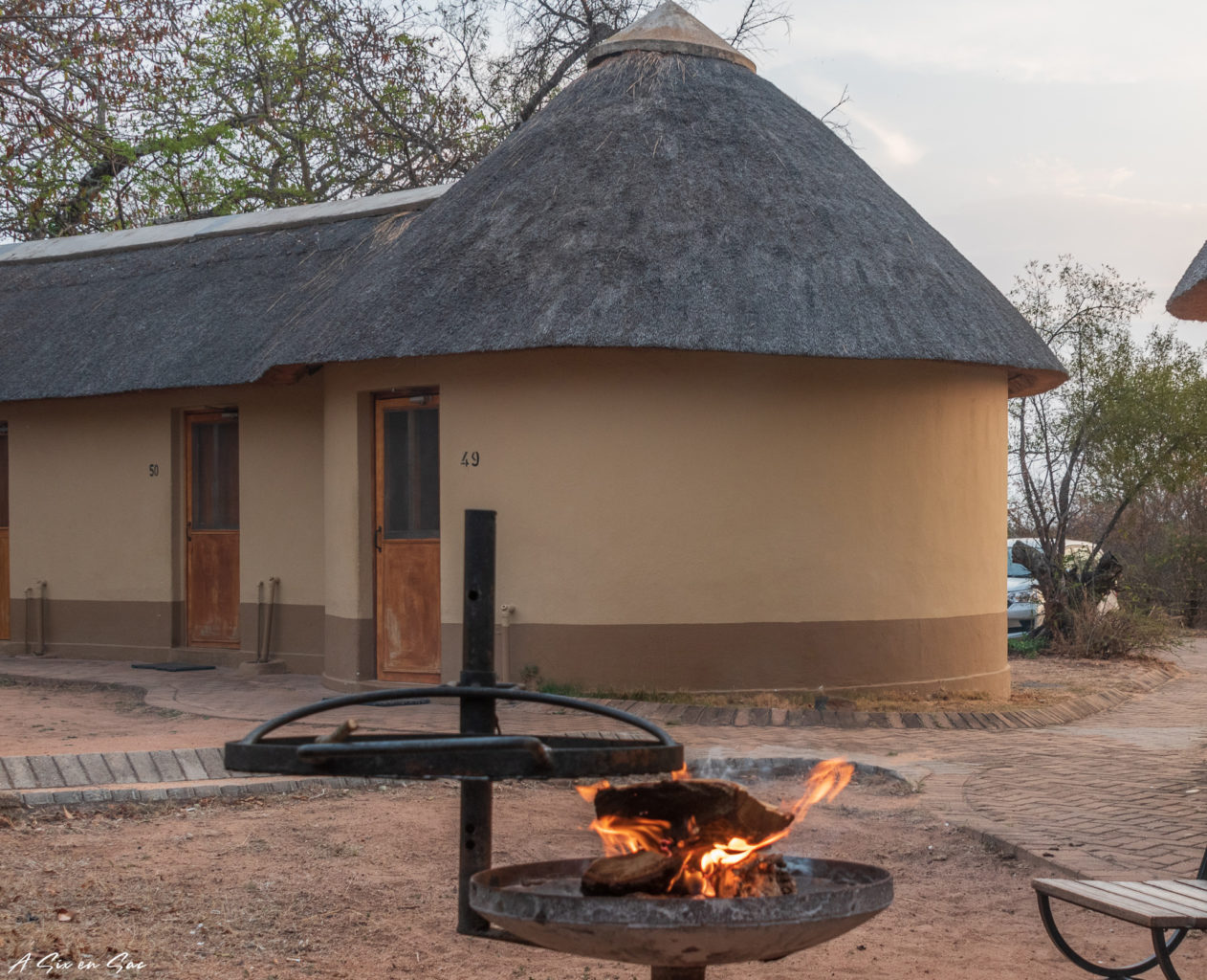 le traditionnel braai devant notre hut sur le camp de Pretoriuskop dans le sud du parc Kruger en autonome