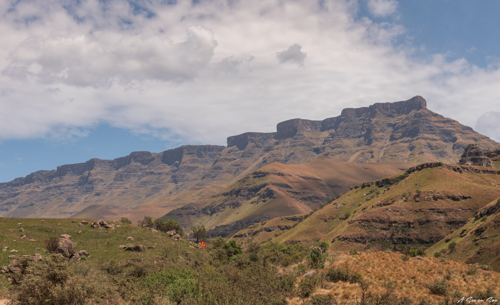 les montagnes du Drakensberg eu début de la route du Col du Sani Pass pour monter au Lesotho