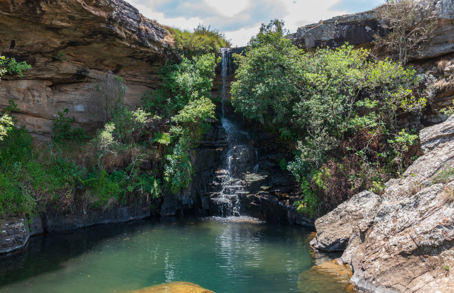 Waterfall à Cobham dans le sud du Drakensberg dont le seul accès au Lesotho est le col du Sani Pass