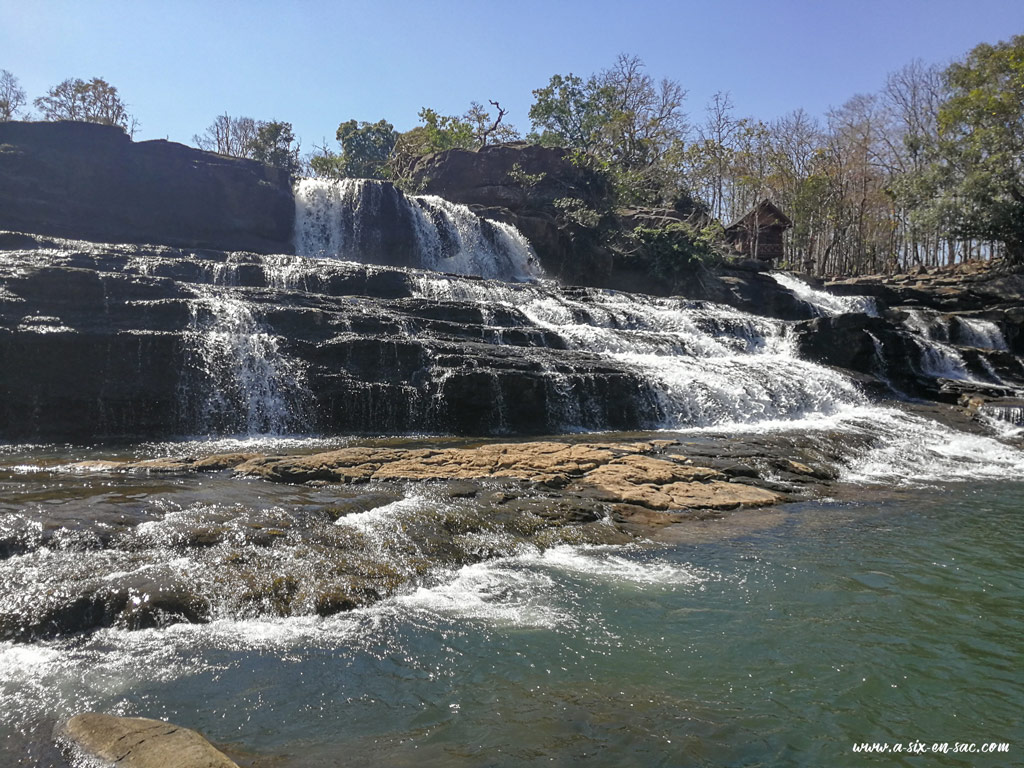 cascade de Tad Lo ( vue du bas ) Laos