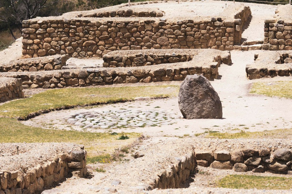 Stèle sépulture de la zone Cañari d' Ingapirca à 80km de Cuenca Equateur
