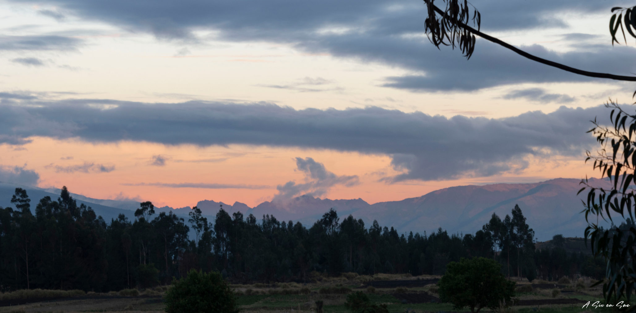 coucher de soleil sur El Altar à l'ouest du volcan Chimborazo en Equateur