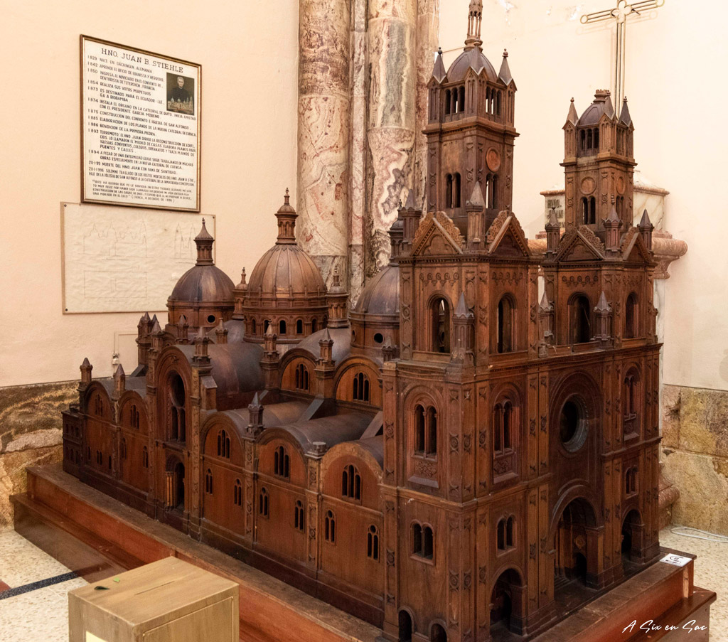 maquette de la cathédrale de Cuenca , vilel coloniale d' Equateur