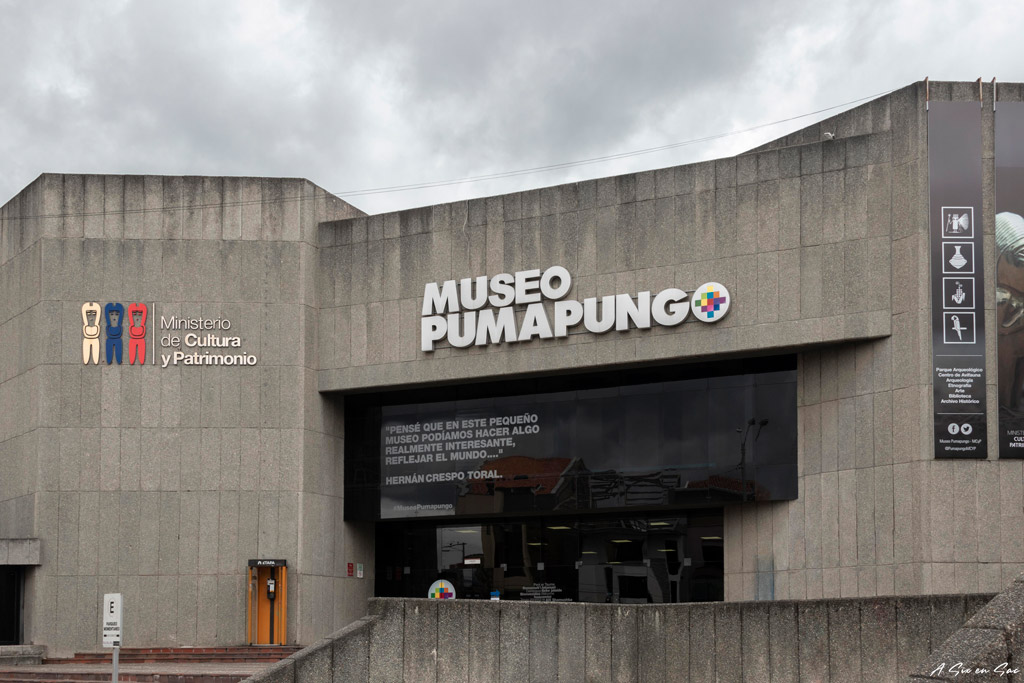 Façade du musée Pumapungo de la ville coloniale Cuenca en Equateur