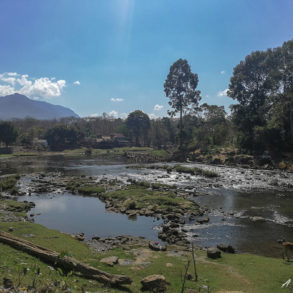 vue de la rivière depuis le village de Tadlo