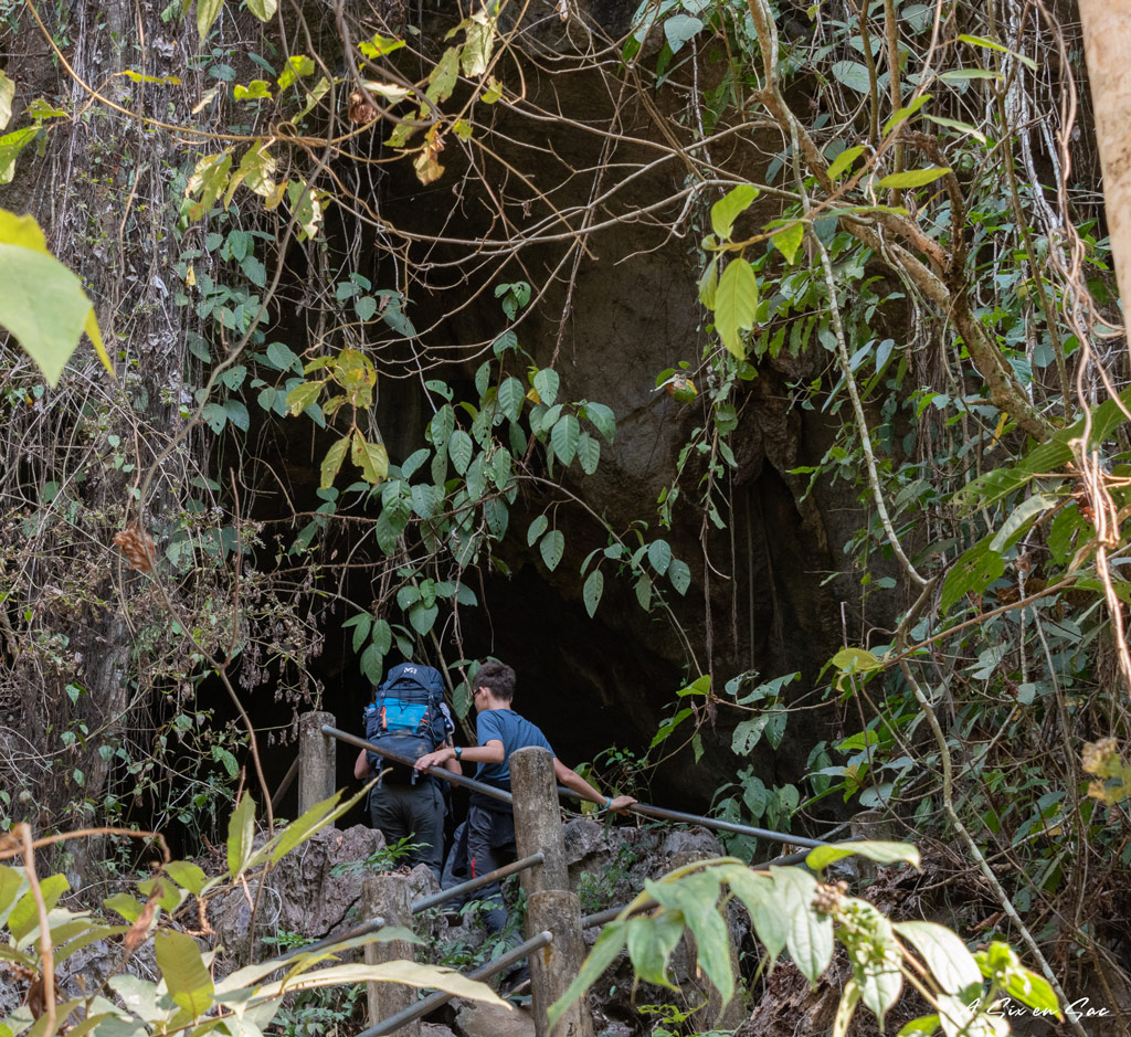 Entrée de la seconde grotte de Tham Kang sur la route de Ban Na, village du Nord Laos