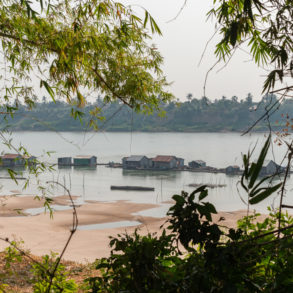 village flottant au sud de kaoh trong sur le Mékong