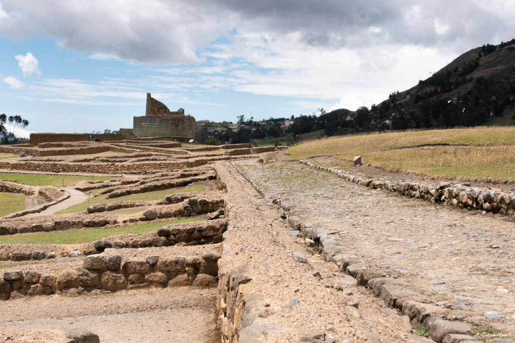 Route de l' Inca Ingañan et temple du soleil sur le site d 'Ingapirca proche de Cuenca en Equateur