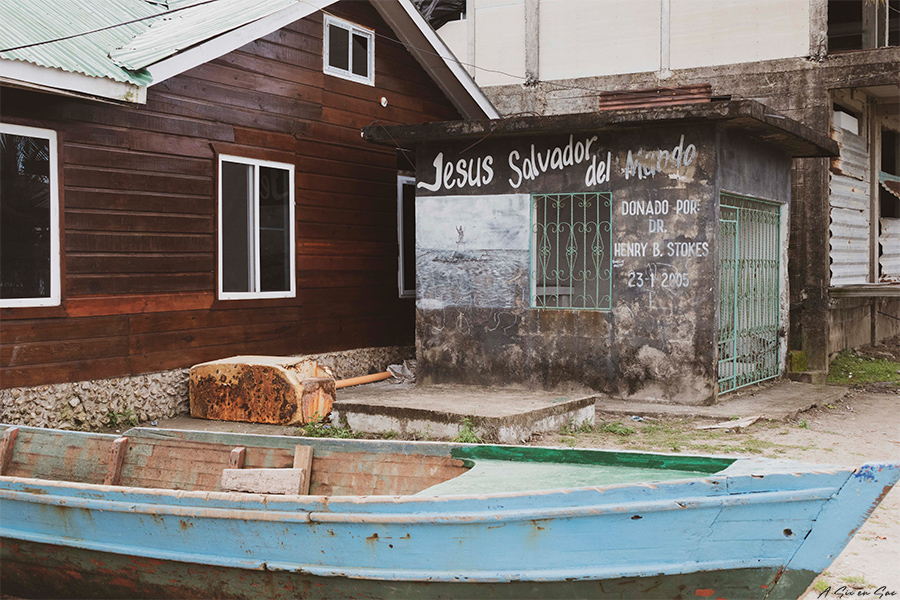 barque et Jesus Salvador del Mundo : Livingston Guatemala