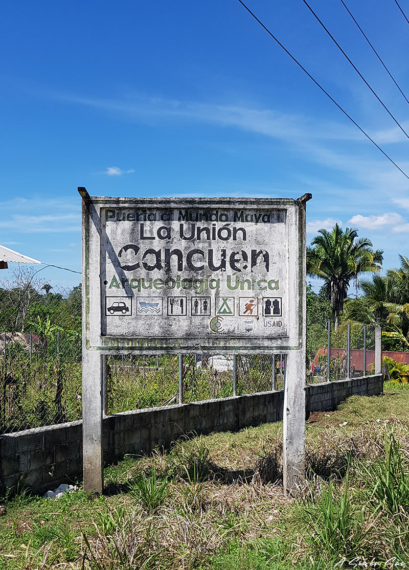 Panneau symbolique arrivée à la Union : le reste de la route pour entrer dans la citée maya de Cancuen se fera en lancha