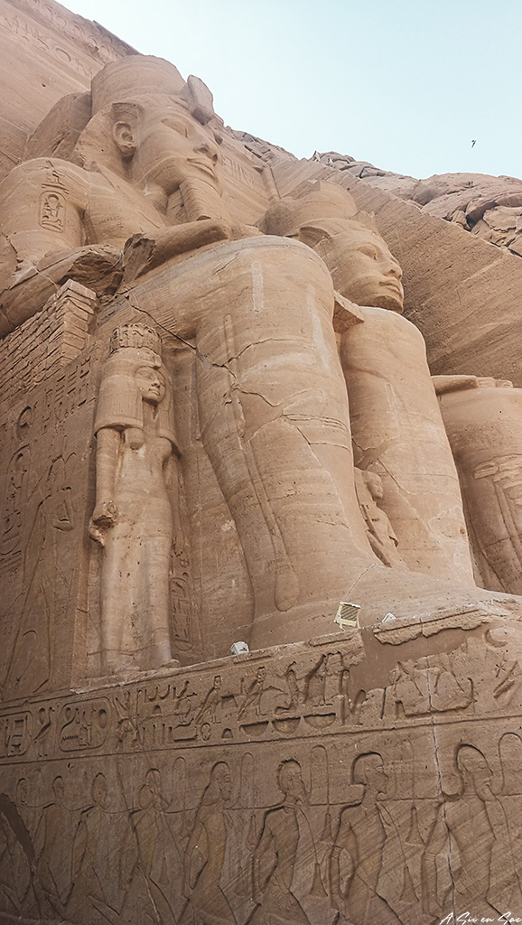 représentation de Nefertari sur la façade du temple de Ramsès II à Abou Simbel