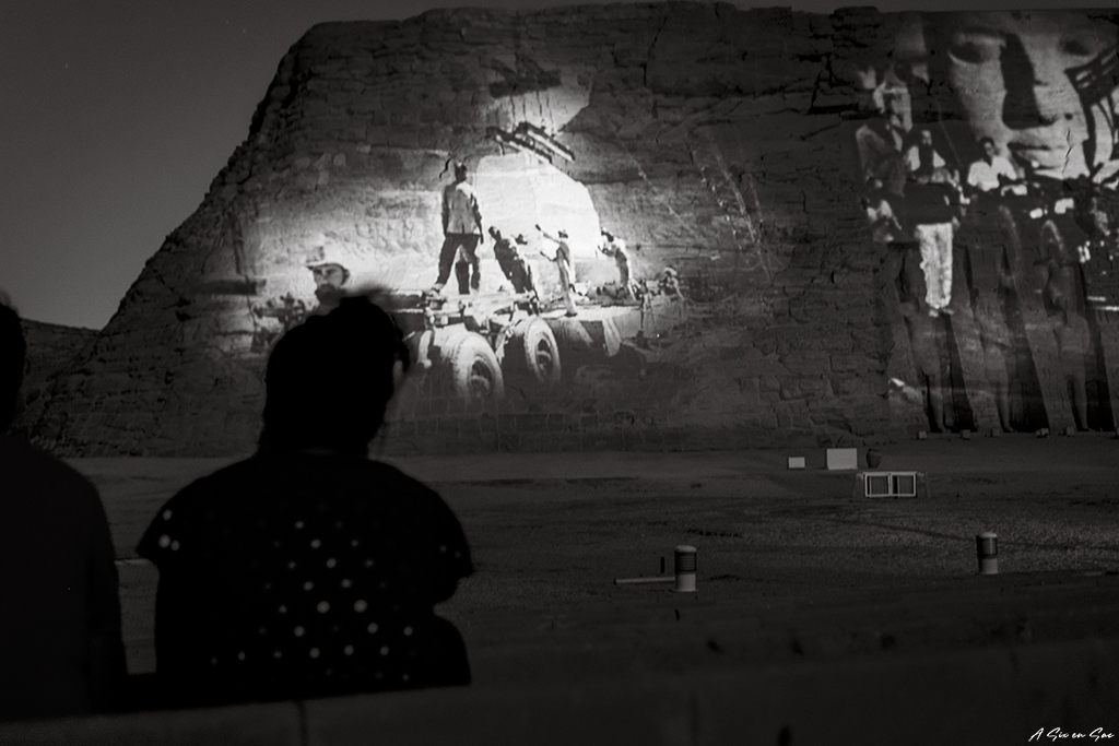 projection image d'archive sur le temple d'Abou Simbel ( spectacle son & lumière )
